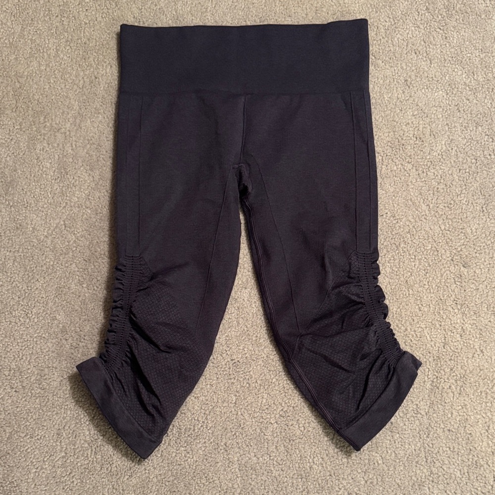 lululemon athletica Dark Gray Purple Cropped Leggings 8